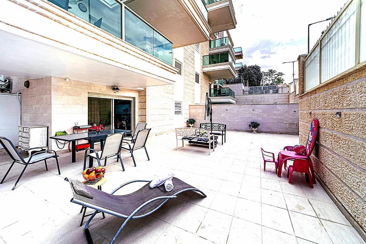 Milana'S Deluxe With Big Patio And Pool Lägenhet Eilat Exteriör bild
