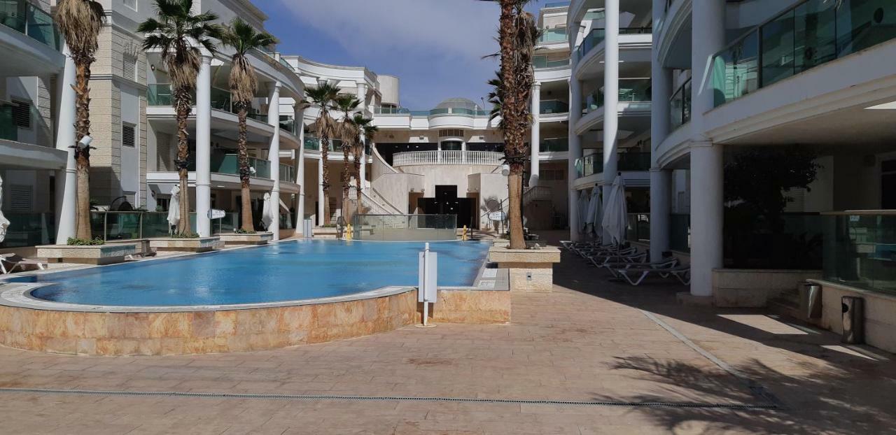 Milana'S Deluxe With Big Patio And Pool Lägenhet Eilat Exteriör bild